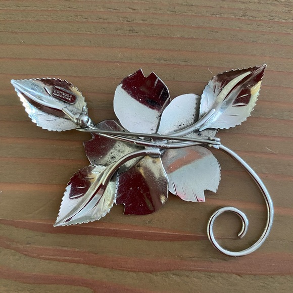 Bond Boyd sterling Dogwood flower brooch - Picture 2 of 3